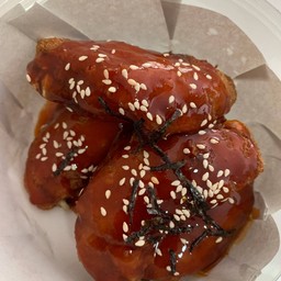 ชุดปีกกลางไก่ราดซอสเกาหลี