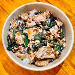 กะเพราเนื้อชิ้น