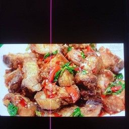 ข้าวกระเพราหมูกรอบ