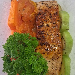 แซลมอนสเต็กพริกไทยดำ