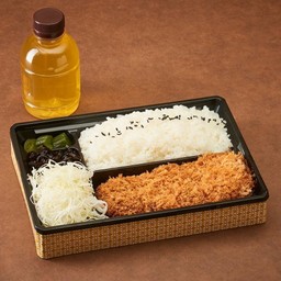 ชุดเบนโตะทงคัตสึ สันใน + ชาเขียว