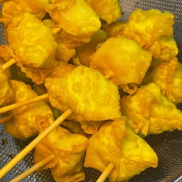 เกี๊ยวไข่นกทอด โรยผงปาปิก้า,ชีส,สไปซ์ซี่วิ้งแซ่บ ชุดละ9ลูก