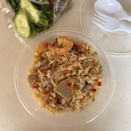 ข้าวผัดพริกเกลือไข่ปู + กั้ง + กุ้ง +ปู+ลูกชิ้น