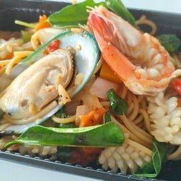 สปาเก็ตตี้ผัดขี้เมาทะเลรวมมิตร