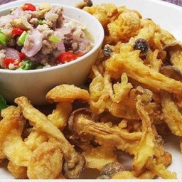 ยำเห็ดทอดกรอบ