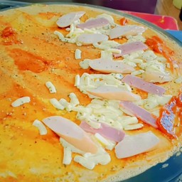 พิซซ่าชีสไส้กรอกแฮม