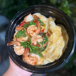 ข้าวไข่ข้นกระเพรากุ้งพริกแห้ง