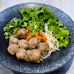 ก๋วยเตี๋ยวลูกชิ้นเนื้อล้วน