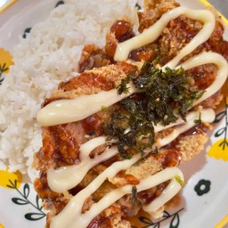 ข้าวไก่ทอด ซอสสไปร์ซี่เกาหลี มาโย