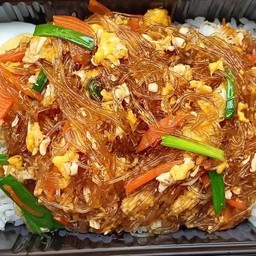 วุ้นเส้นผัดไข่ราดข้าว