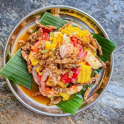 ส้มตำ ข้าวโพด+ไข่เค็ม+กุ้งสุก+ปลากรอบ