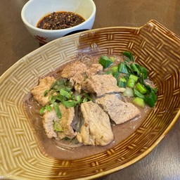 ก๋วยเตี๋ยวเรือนายหยอง ระวัง ! อร่อย
