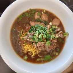 ก๋วยเตี๋ยวเนื้อแท้แม่บุญเลี้ยง เมืองสกลนคร