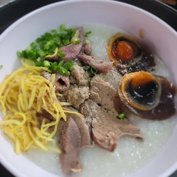ร้านโจ๊กหมูนับตังค์ สวนหลวง ร.9 ประตู 5