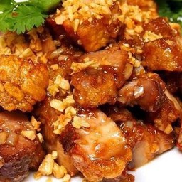 กับข้าว หมูกรอบกระเทียมพริกไท