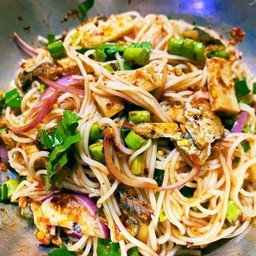 ยำขนมจีน