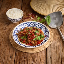 กระเพราหมูสับเเป็น (กับข้าว)
