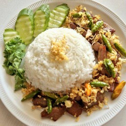 ง่ำง่ำ หมูทอดกระเทียมพริกสด หมูทอดจิ้มแจ่ว