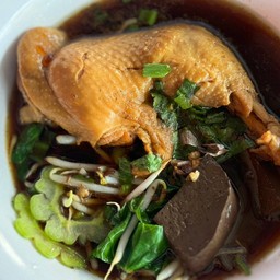 ก๋วยเตี๋ยวไก่ตุ๋น