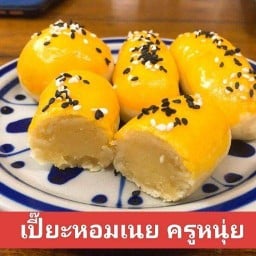 เปี๊ยะหอมเนย ครูหนุ่ย เปี๊ยะหอมเนย ครูหนุ่ย
