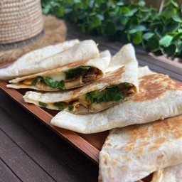 Mushroom quesadilla - 6 pieces