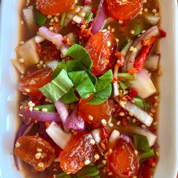 ยำไข่แดงเค็ม (หน้าร้าน100฿)