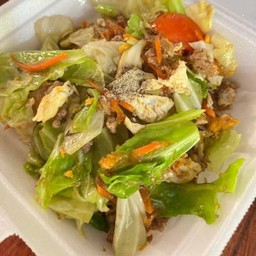 กระหล่ำปลีผัดน้ำปลาราดข้าวหมูชิ้น