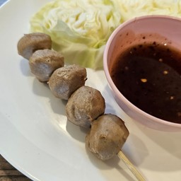 ลูกชิ้นเนื้อย่าง