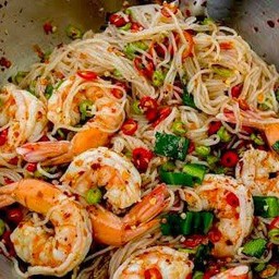 ยำขนมจีนกุ้งสุก