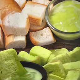 ขนมปังนึ่งสังขยาใบเตย