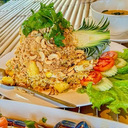 ข้าวผัดสับปะรดทะเล(ทั้งลูก)