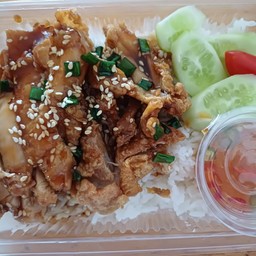 ข้าวไก่กรอบ ซอสเทริยากิ