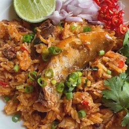 ข้าวผัดปลากระป๋อง