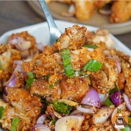 ข้าวยำไก่แซ่บ กระเพราไก่กรอบ