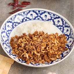 ข้าวหมูสับทอดกระเทียม