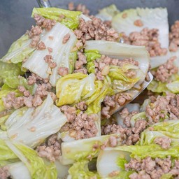 ข้าวราดผักกาดขาวผัดหมูสับ