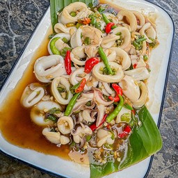 ปลาหมึกผัดพริกขี้หนูสด