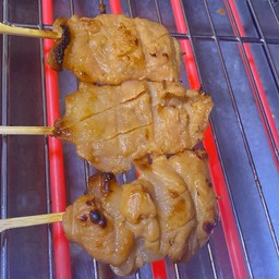 หมูโบราณ ปิ้ง ราดซอส