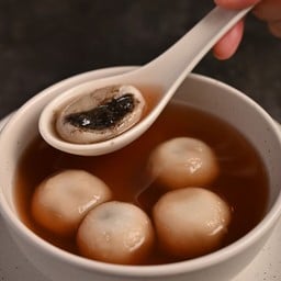 บัวลอยงาดำน้ำขิง