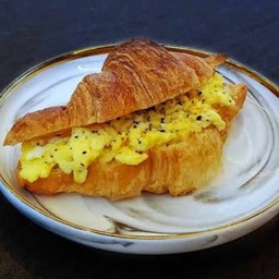 Scrambled egg croissant