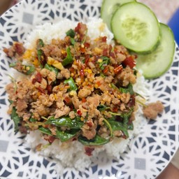 ข้าวกระเพราพริกแห้งหมูสับ