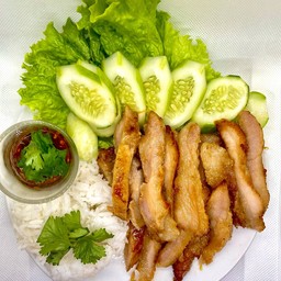 อาหารตามสั่ง ก๋วยจั๊บ ไก่ทอด ตรงข้ามs&mอาพาร์ทเม้นท์ (ก่อนถึงซ.10) ตลาดพระอินทร์ราชา
