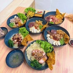 อัพทูมี บะหมี่ เย็นตาโฟ แมนสรวง อเวนิว