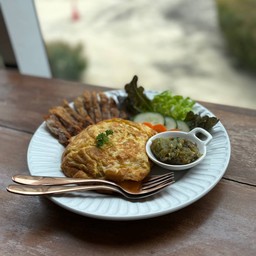 ข้าวน้ำพริกหนุ่มหมูทอด+ไข่เจียว