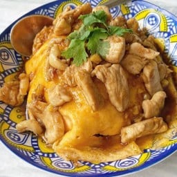 ยำแหนมข้าวทอดอีดิวและและยำมะม่วงรสเด็ด