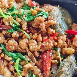 ข้าวกะเพราไข่เยี่ยวม้า