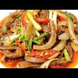 ผัดพริกแกงหมึกกรอบ(ราดข้าว)