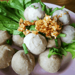 ลูกชิ้นเนื้อลวก