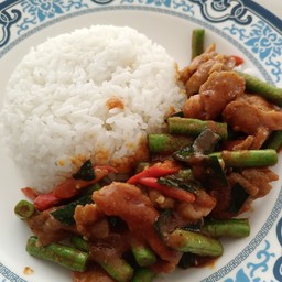 ผัดพริกแกงถั่ว