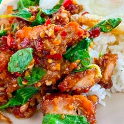 ข้าวกะเพราหมูกรอบ